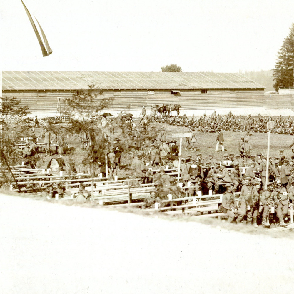 Manöver. Verköstigung der Truppen. Originales Foto von dem Fotografen I. Seiling/ München. Wohl um 1891.