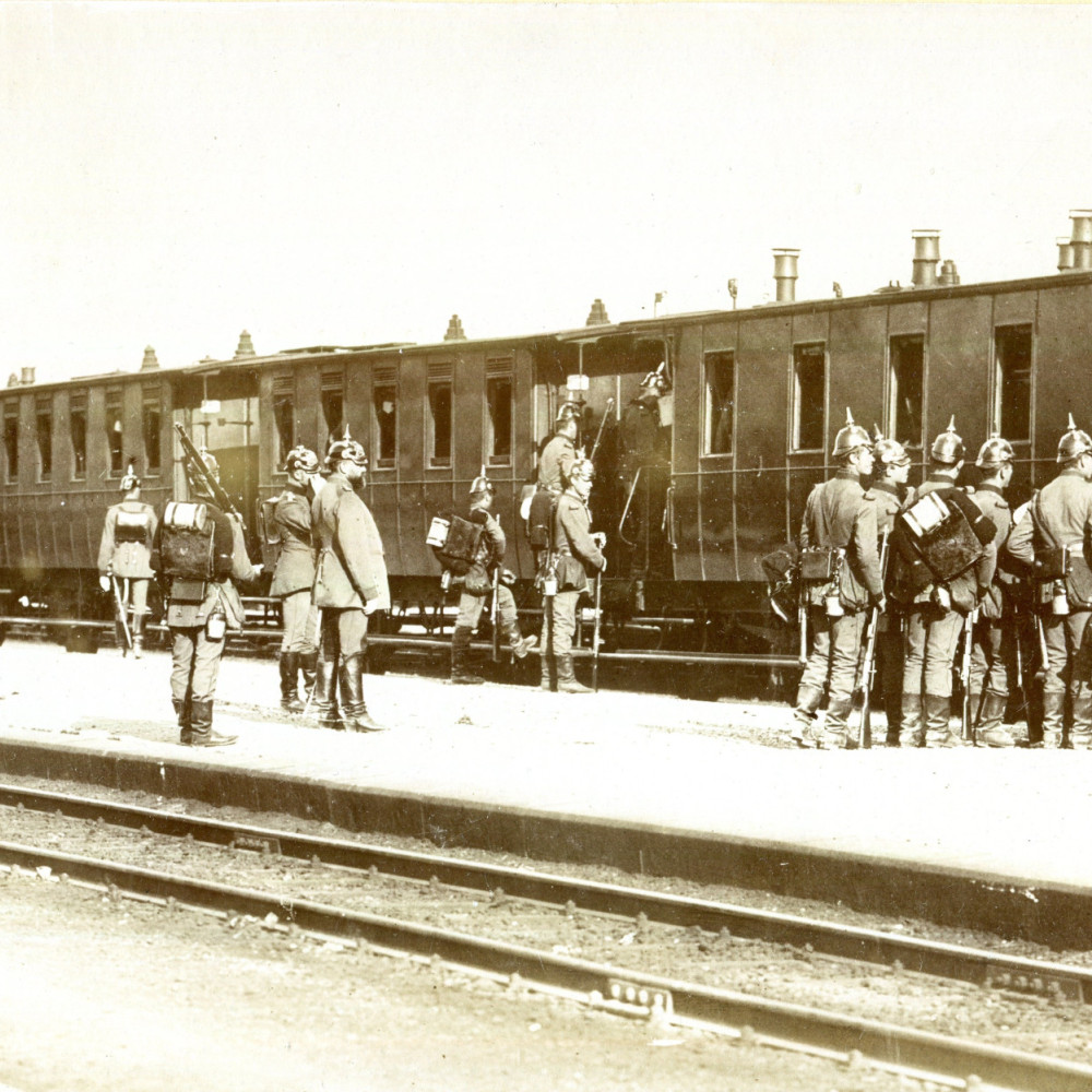 Manöver. Anreise von Infanterie mit der Bahn. Originales Foto von dem Fotografen I. Seiling/ München. Wohl um 1891.