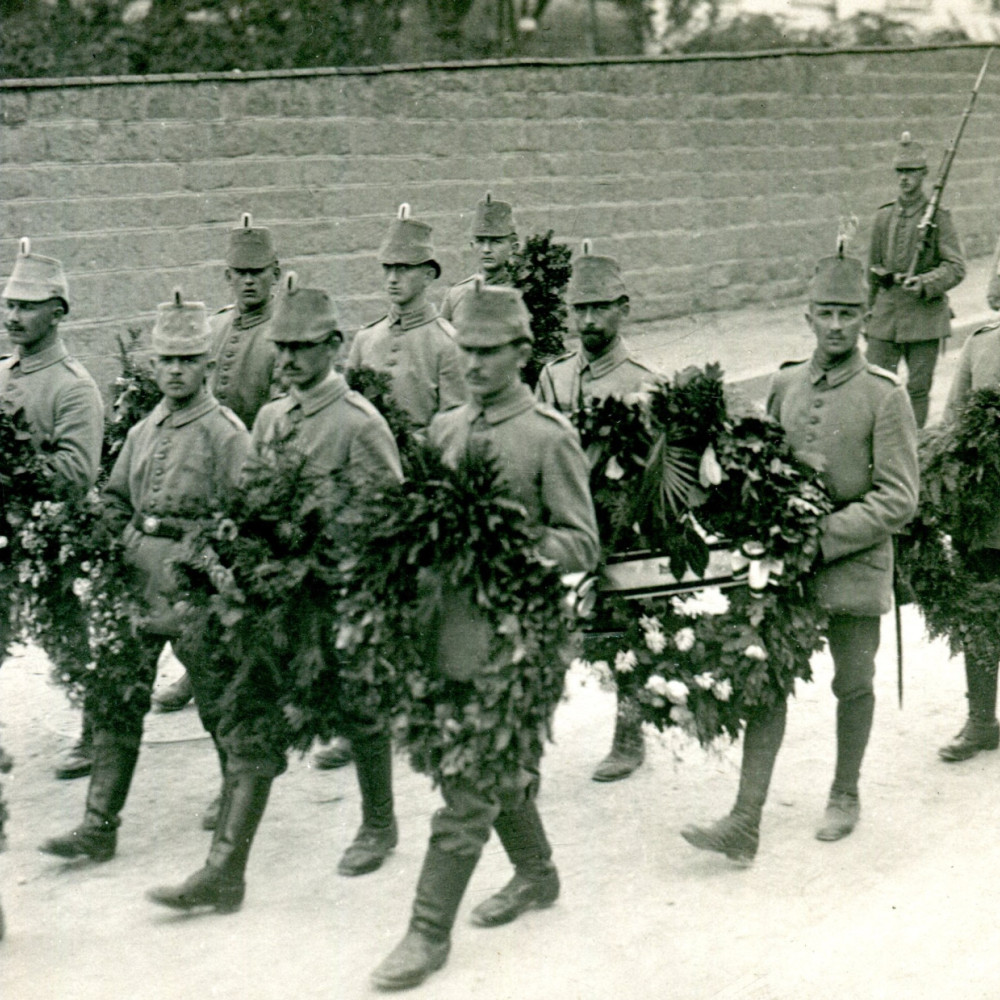 Spitze eines Trauerzuges. Originales Foto, datiert: 23.09.1915 (örtlich nicht zuzuordnen).