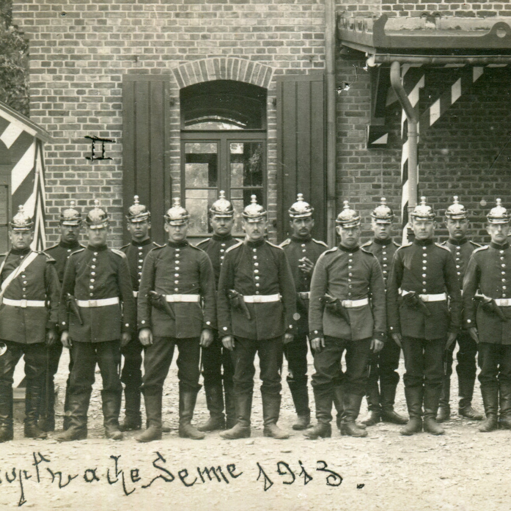 Beim Wachdienst in der Senne im Jahre 1913.