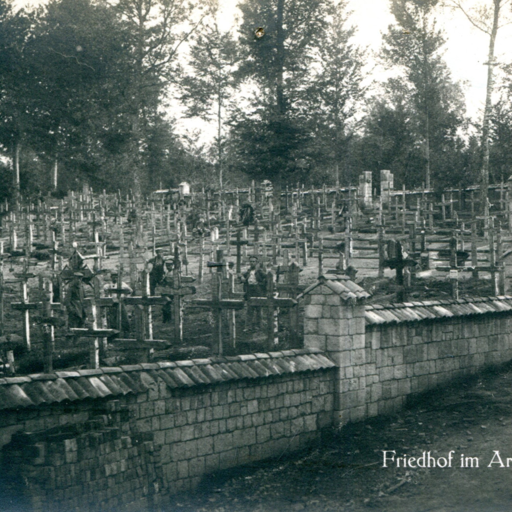 Kriegsgräber auf einem Friedhof in den Argonnen. Offizielle Feldpostkarte.