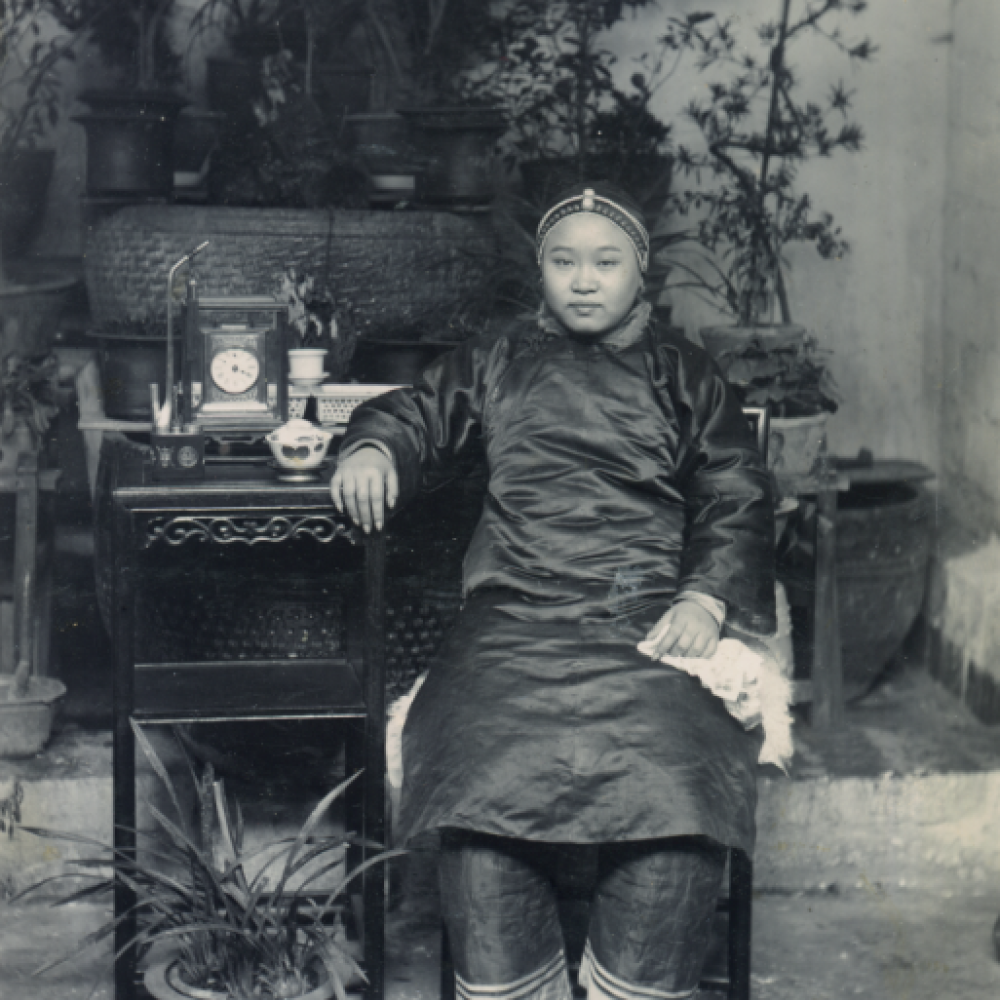 Foto einer Chinesin im Jahre 1903.