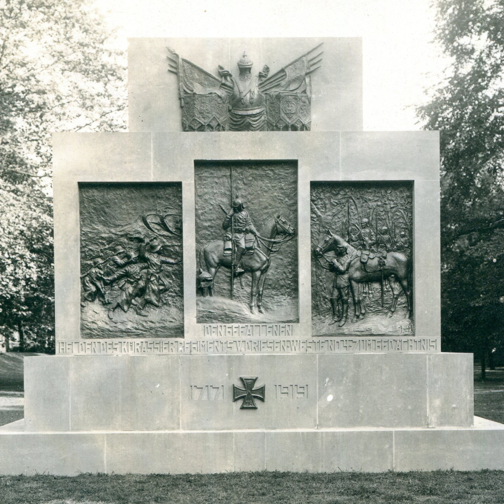 Zeitgenössisches Foto des Kürassier-Denkmals in seiner 1. Fassung (Fotograf: Foto-Dülberg/ Münster).