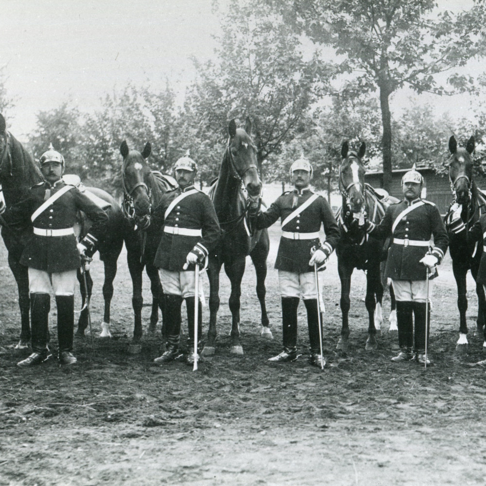 Die fünf Wachtmeister des Regiments.