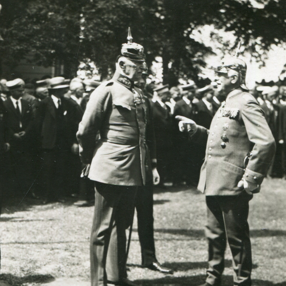 General v. Einem bei der Einweihung des Kürassier-Denkmals am Aegidiitor im Jahre 1930.