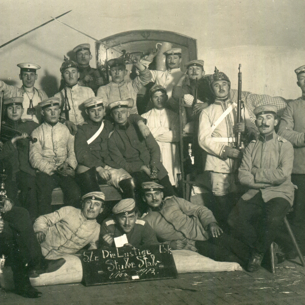 Stubenszene. Originale Fotokarte aus dem Jahre 1912.