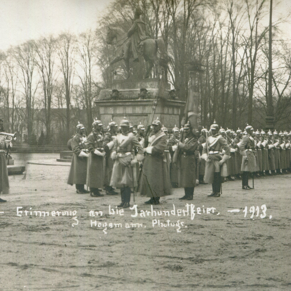 Abholung der Standarte vom Schloss anlässlich der Jahrhundertfeier im Jahre 1913.