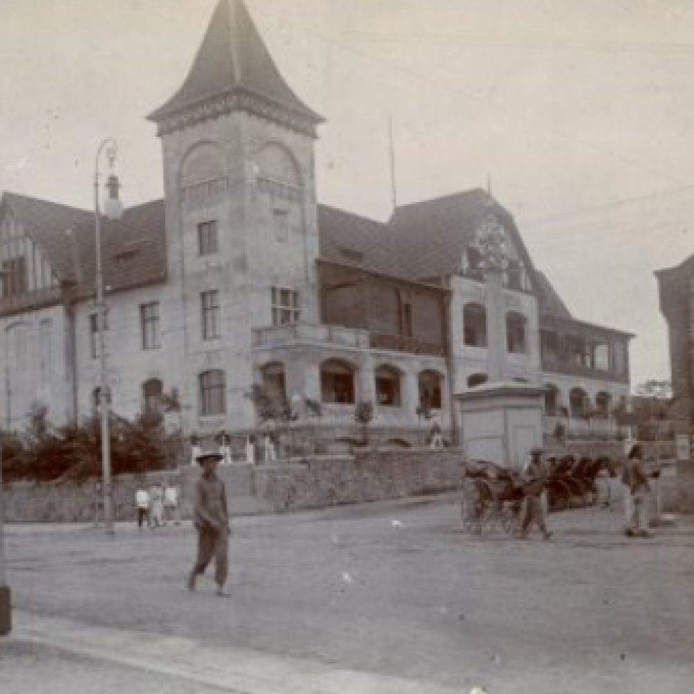 Das Seemannshaus in Tsingtau. Dieses wurde im Mai 1903 an der Bismarckstraße eingeweiht