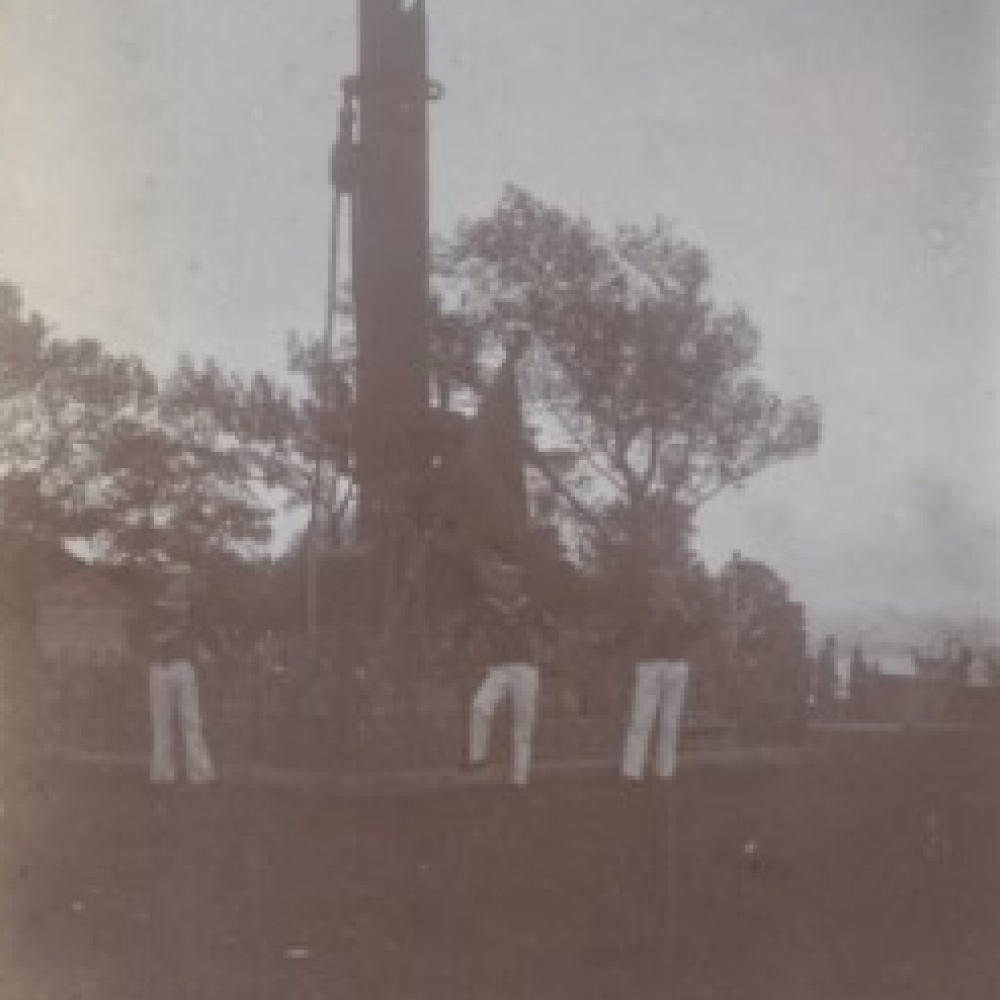 Das Iltis-Denkmal (in Shanghai). Die ältere SMS Iltis war 23.07.1896 in einem Taifun im Gelben Meer gesunken. Von den 86 Seeleute ertranken 76.